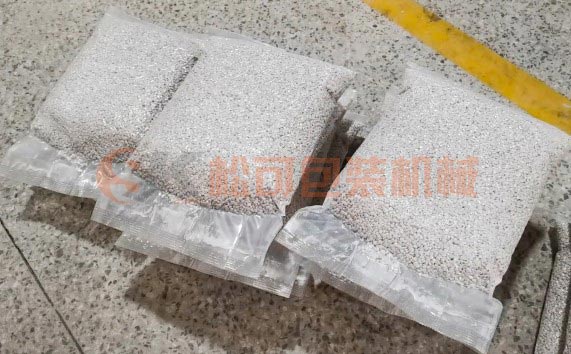 全自动消泡母粒真空包装机图